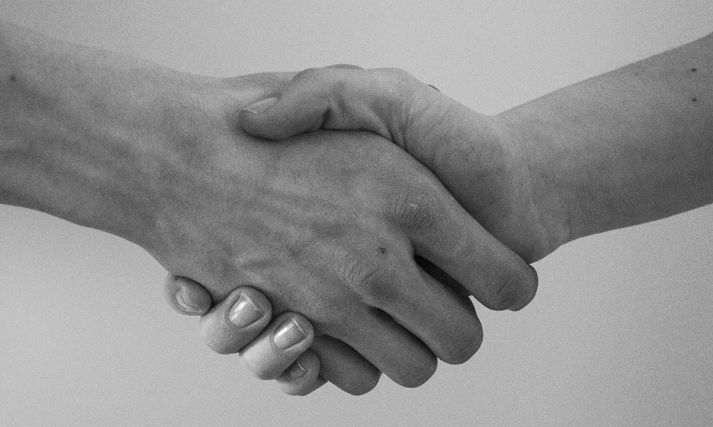 hand-819279_1280